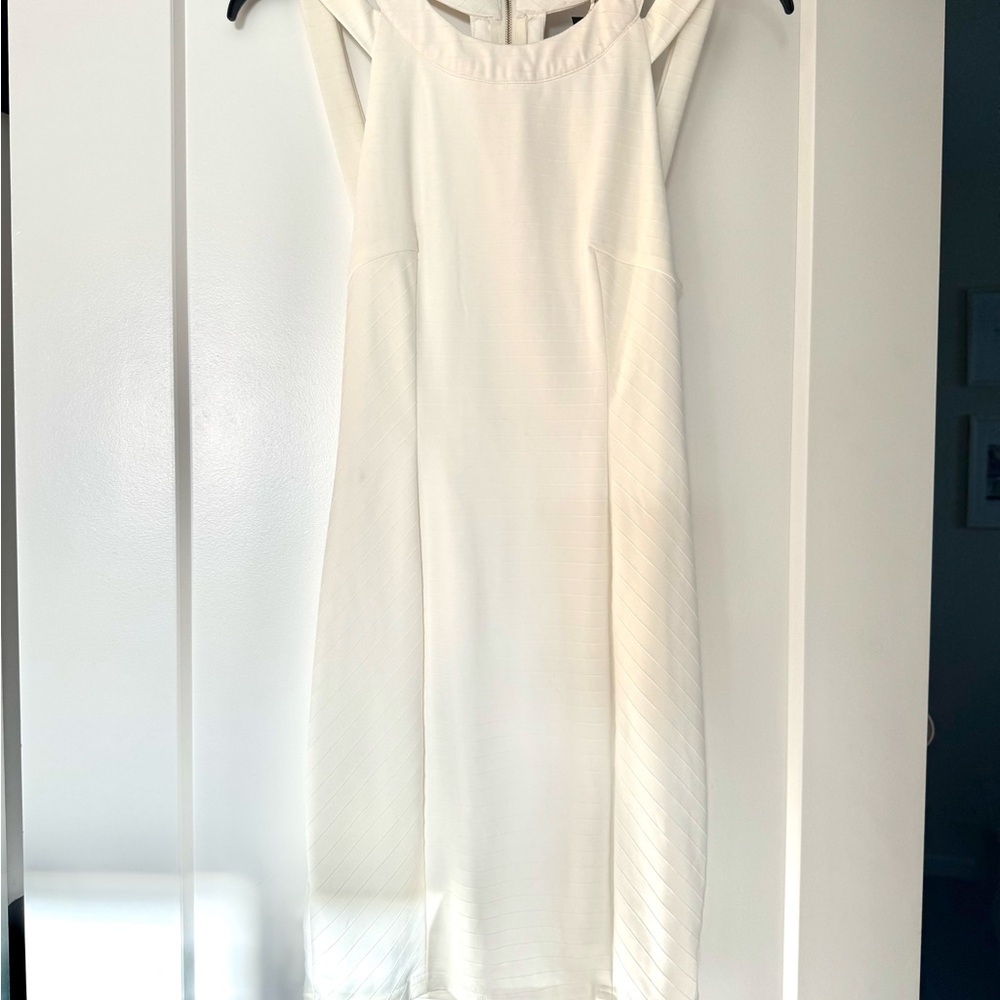 Elegant White Sleeveless Dress